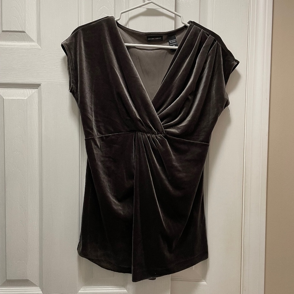 New York & Company stretch velvety top, size Medium
